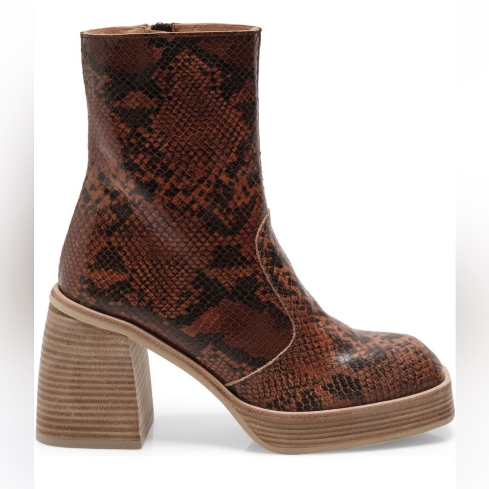 Free People Ruby Shine Platform Boots. Size 39. Brown Snake. NIB NWT
